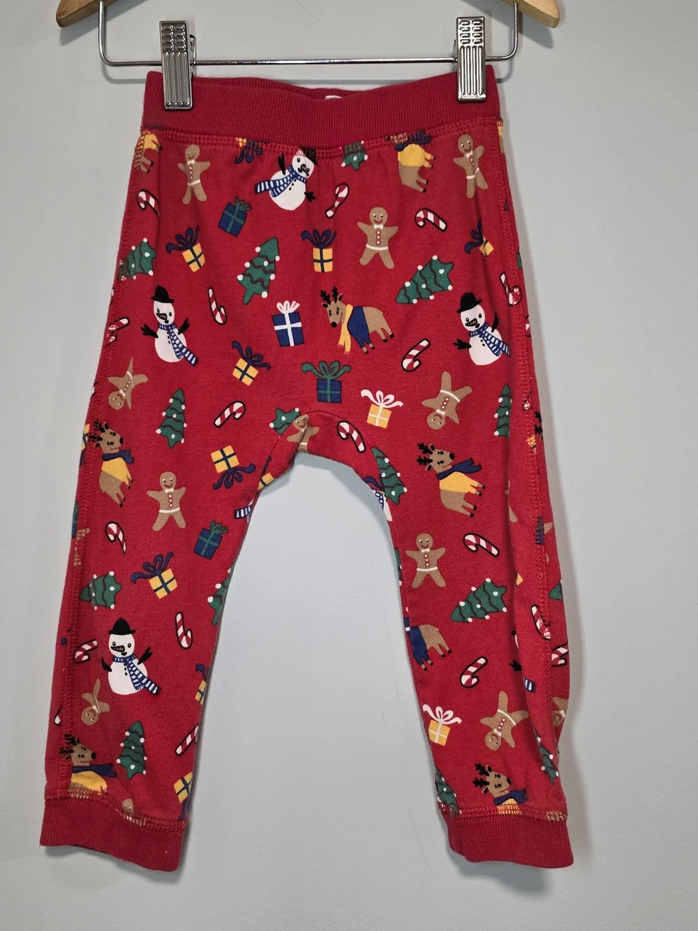 H&M Red Kids Holiday Joggers Set with Festive Prints Soft.